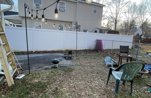 Elwood House | Modern 3 bedroom 2 bath cozy home with full basement