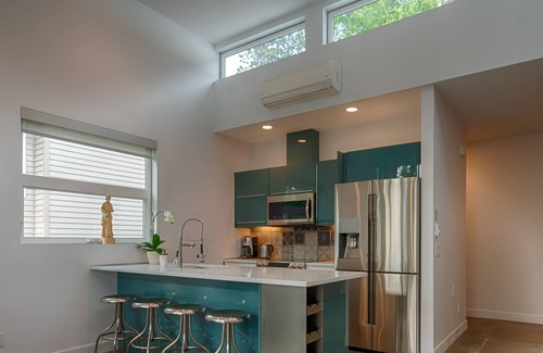Central Okanagan House | Modern 3 bedroom, 3 en suites, dog friendly loft in McKinley