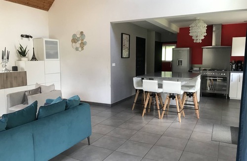 Hemonstoir House | Modern 3-bedroom country house with stable and horses