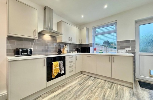 Kirk Sandall House | Modern 3 Bedroom Home | Free Parking | 6 Guests