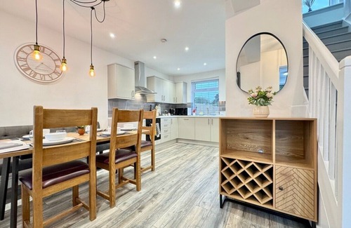 Kirk Sandall House | Modern 3 Bedroom Home | Free Parking | 6 Guests
