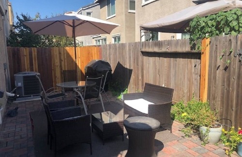 North Natomas House | Modern 3 bedroom home in great location