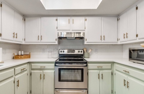 Edmond House | Modern 3-bedroom home in downtown Edmond