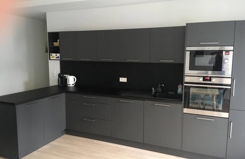 Hollerich Apartment | Modern 3 Beds In Convenient Location - Parking