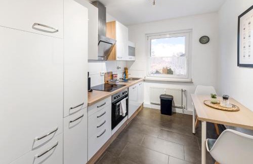 Frohnhausen Apartment | Modern 3-BR Apmt. Sleeps 6+ (Martin-der-Meisterliche)