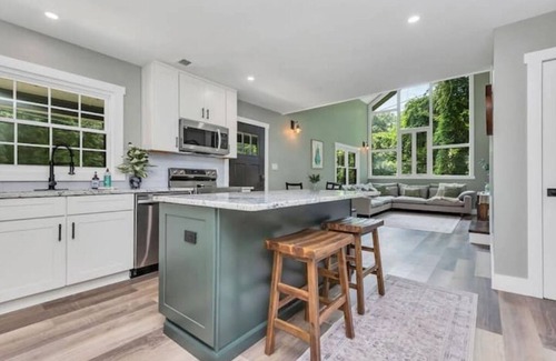 Belmont House | Modern 3 BR house in Belmont