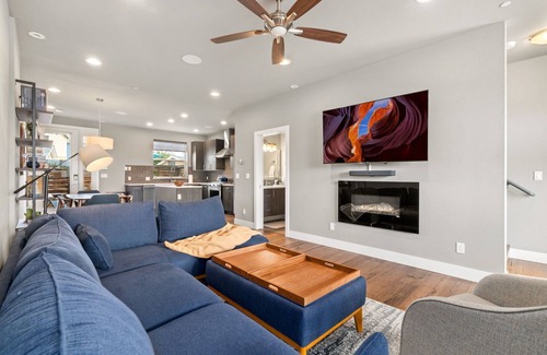 Old Town North House | Modern 3-Floor House in Old Town