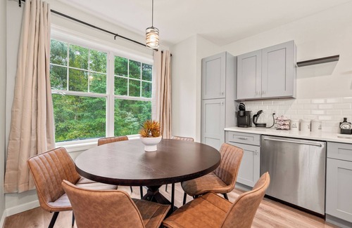 Bloomfield House | Modern 3-Floor Townhome | 5BR | Spacious & Stylish Stay