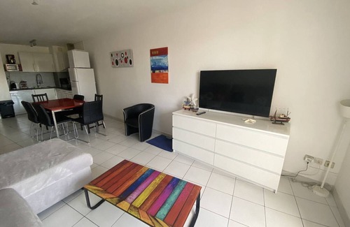 Le Port Apartment | Modern 3-Room Apartment with Loggia, Sleeps 6, Close to the Beach