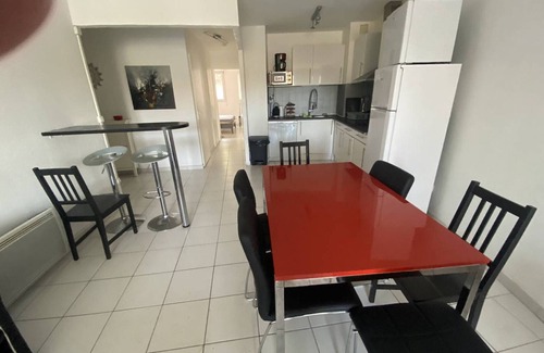 Le Port Apartment | Modern 3-Room Apartment with Loggia, Sleeps 6, Close to the Beach