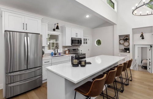 Fennville House | Modern 30acre Woodland Retreat - Hot Tub/King Bed/Walking Trails