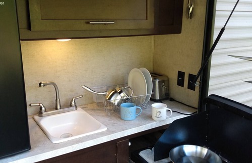 Broadway House | Modern 32' 8-person RV. Book on site or delivered.