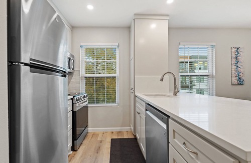 South Congress Condo | Modern 3BR/2BA with large pool in HEART of SOCO!