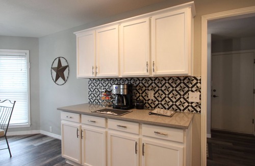 Brighton House | Modern 3BR 3 Bath Ranch, Resort Oasis with Hot Tub,Fire Pit Workspace Near DIA