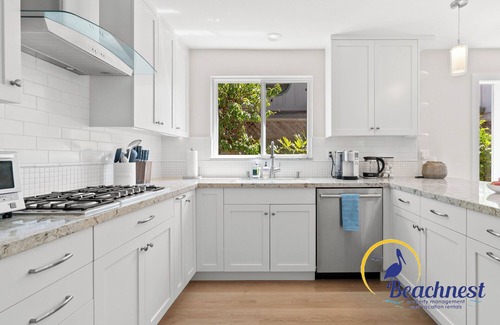 Opal Cliffs House | Modern 3BR Beach Retreat w/Hot Tub, Balcony & Steps to 41st
