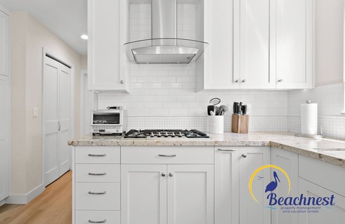 Opal Cliffs House | Modern 3BR Beach Retreat w/Hot Tub, Balcony & Steps to 41st