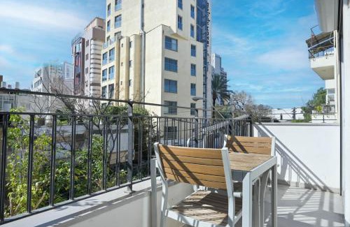 Old North Apartment | Modern 3BR Next to the Sea by HolyGuest