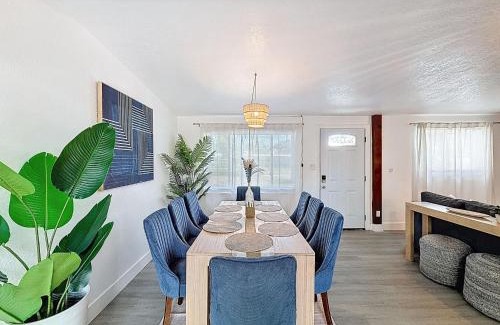 Walsingham House | Modern 3BR Retreat with Pool & Fire Pit