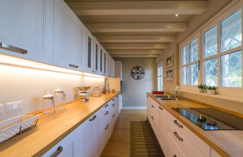 San Feliciano Villa | Modern 3BR villa with private pool, walk to town