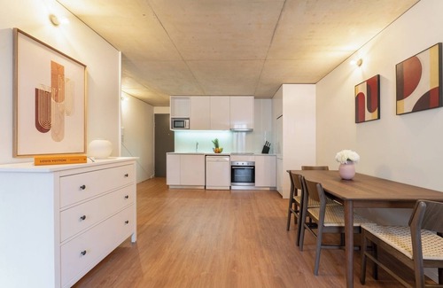 Paranhos Apartment | Modern 4-Apt Retreat for 14, Porto by HostWise