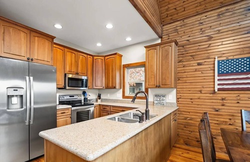 Saxony Forest Cabin | Modern 4 bed 3.5 bath Cabin: Lake Keowee views & Boat Slip Dock! Near Clemson!
