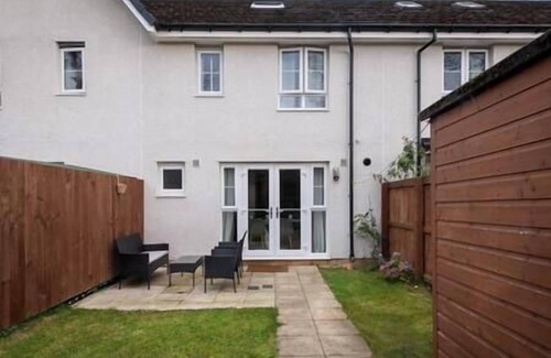 Liberton House | Modern 4-Bed Edinburgh House with Private Parking at City Centre