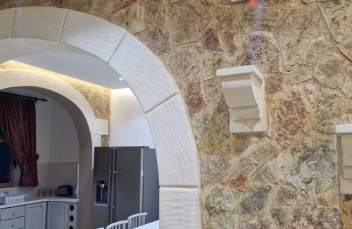 Xaghra Apartment | Modern 4-Bed Home in Ix-Xaghra, Valley view Pool