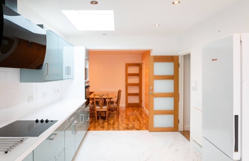 Filton House | Modern 4 Bed House in Filton Bristol City