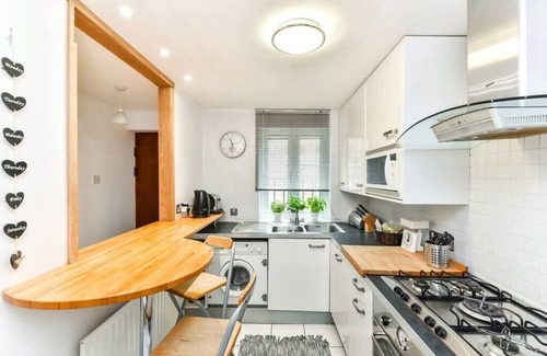 Rotherhithe House | Modern 4 bedroom Terraced House by the Thames!