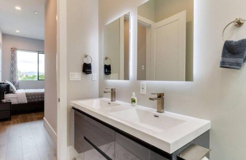 Mid City Villa | Modern 4 Bedroom Charmer w/Rooftop Deck #2