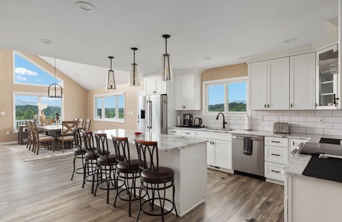 Stanley House | Modern 4-bedroom Country House in Stanley with A Big Sky View!