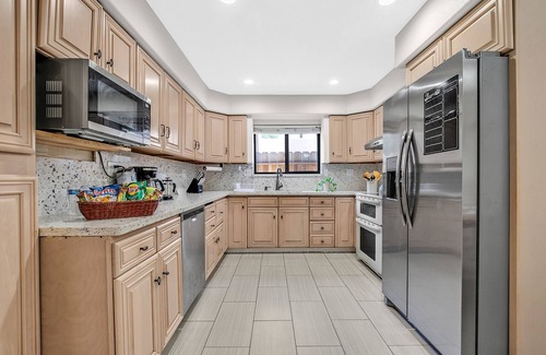 Castro Valley House | Modern 4 Bedroom Vacation home @ Castro Valley, King or Queen for all