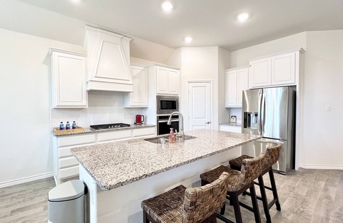 Forney House | Modern 4B Home | Fiber Optic Wifi | Built in 2021!