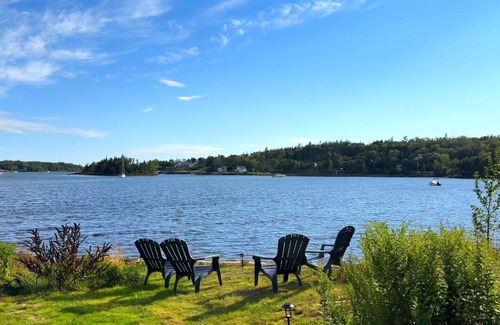 Bayside House | Modern 4Bdr House w/Ocean Beachfront & Backyard 20min to Halifax & Peggy's Cove