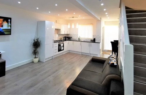 Manchester House | Modern 4bedroom Large Townhouse Near City Centre!!