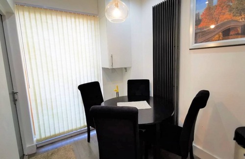 Manchester House | Modern 4bedroom Large Townhouse Near City Centre!!