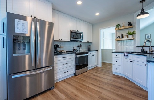 Cartersville House | Modern 4BR by Museums — 10% Week, 15% Month