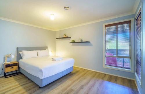 Tarneit House | Modern 4BR Family Home in Tarneit Spacious Retreat