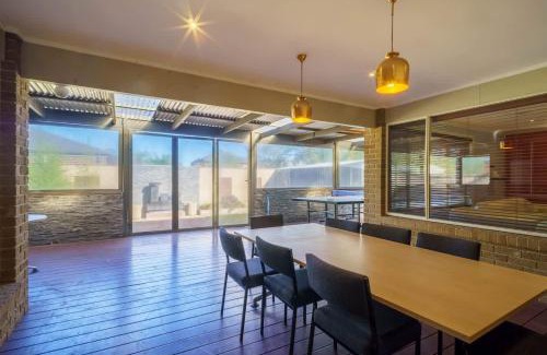 Tarneit House | Modern 4BR Family Home in Tarneit Spacious Retreat