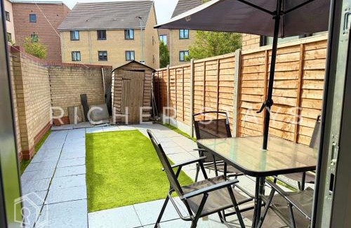 West Thurrock House | Modern 4BR Home in Grays