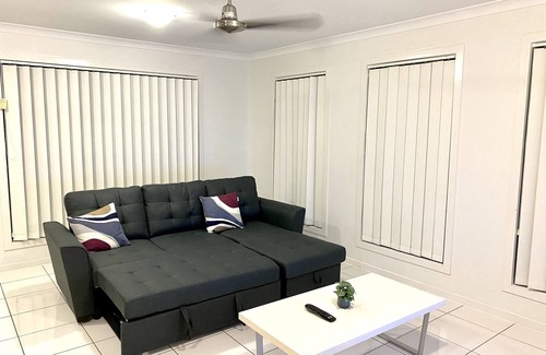 Clinton House | Modern 4BR house near Airport