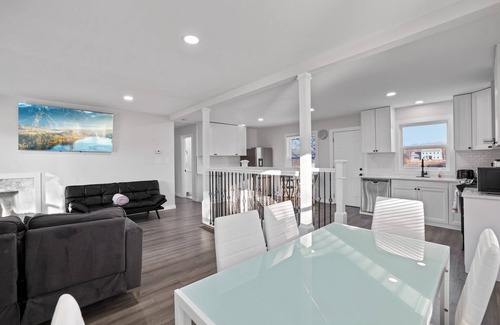 Delaware House | Modern 4BR Retreat on 3 Acres w/Hot Tub & Pond