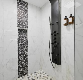 Wholesale District Apartment | Modern 4th-Floor Flat in the Heart of Indianapolis