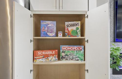 Wholesale District Apartment | Modern 4th-Floor Flat in the Heart of Indianapolis