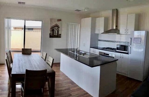 Webberton House | Modern 4x2 fully selfcontained House