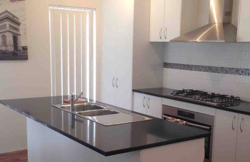 Webberton House | Modern 4x2 fully selfcontained House