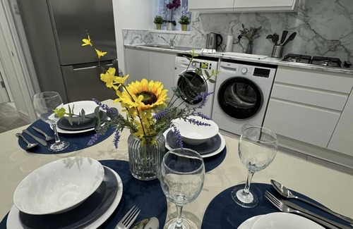 Canning Town North House | Modern 5 Bed near ExCel - Big Ben with FAST WI FI