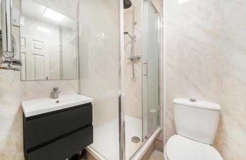 Somers Town Apartment | Modern 5-Bedroom Duplex Flat near Regents Park and Great Portland St