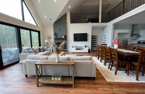 Mauston House | Modern 5 bedroom house is a perfect vacation rental for those looking to escape