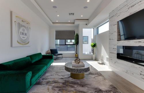 Mid City Villa | Modern 5 Bedroom Masterpiece With Rooftop Deck